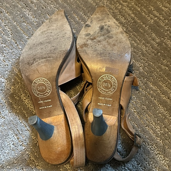 Gorgeous Dries Van Noten pointy toe sling backs. Fabulous go with anything tan. - Picture 4 of 7